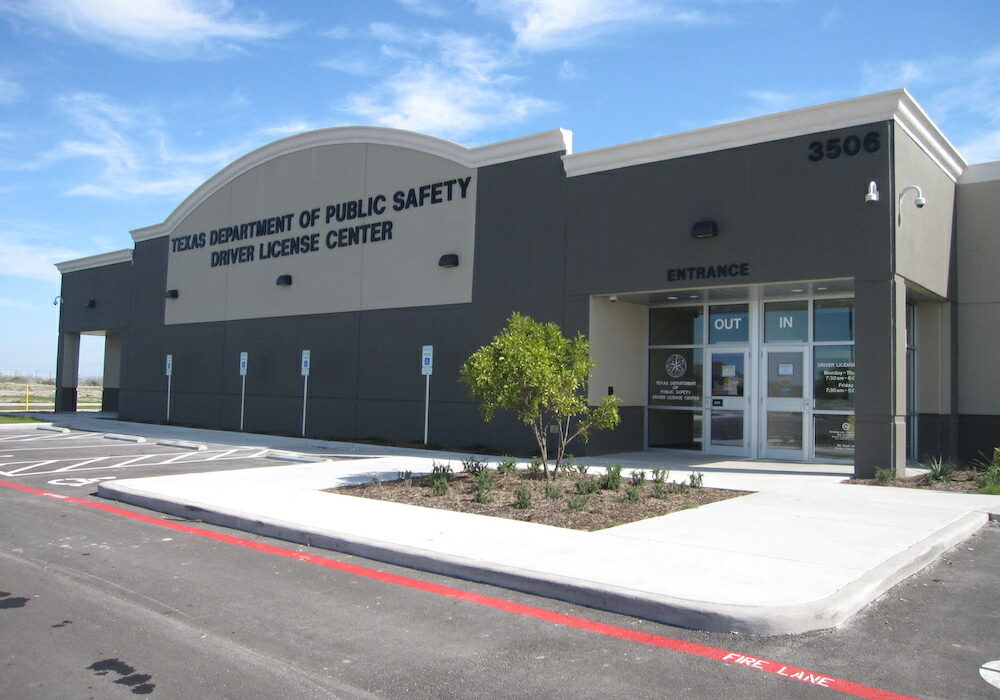 The Corpus Christi driver’s license office at 3506 Twin River Blvd. was one of 11 offices in the state where officials reduced the number of hours open to the public. A backlash from elected state officials caused a reversal and return to normal hours just eight days later. Photo by Suzanne Freeman