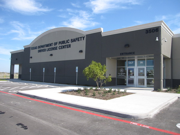 The Texas Department of Public Safety office, 3506 Twin River Blvd. in Corpus Christi, recently posted new, shorter hours to cut back on overtime expenses. Photo by Suzanne Freeman