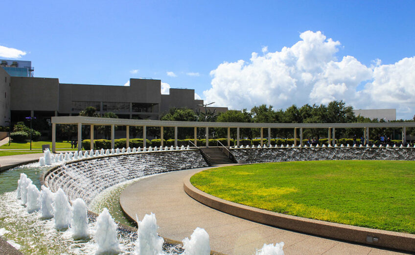 Surrounded by the arts, the Corpus Christi Watergardens Fountains draw visitors from around the area. Staff photo by JoAnna Kopp