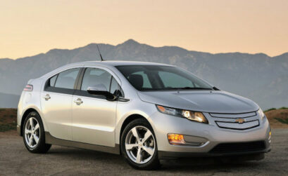 The Chevrolet Volt lets you drive on pure electricity for your everyday commute and seamlessly switches to gasoline for longer trips.