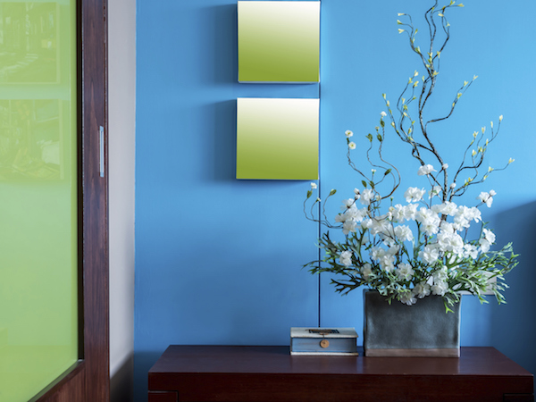 Contrasting walls in bright colors can change the temperament of a room. Bright, vibrant colors give a room energy.